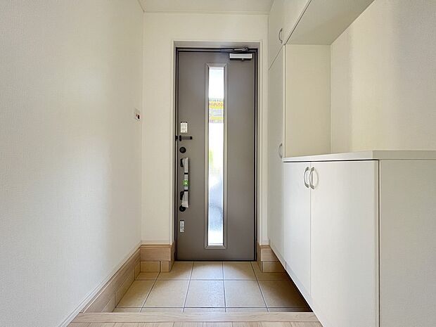 【同仕様写真(その他内観)】シューズボックス付の玄関スペース(2.3号棟同仕様)