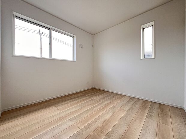 【洋室】洋室5帖　お子さまのお部屋としてもお使いいただけます