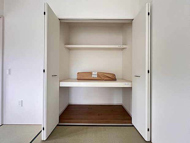 【同仕様写真(その他内観)】押入収納(同仕様)