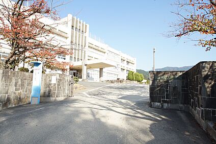 須恵町立須恵第一小学校 1200m(15分)