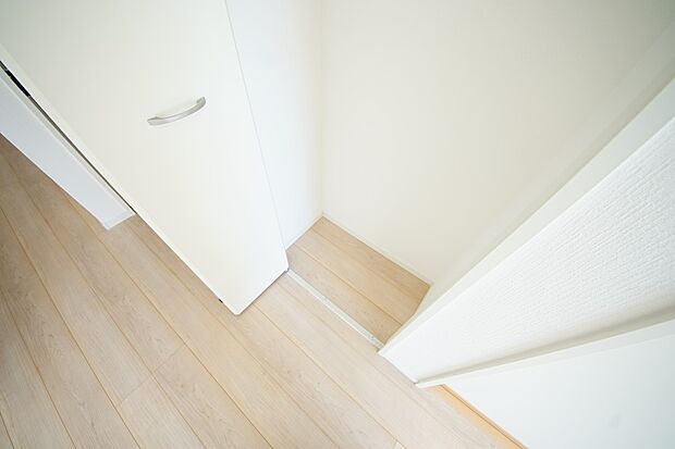 【同仕様写真(その他内観)】リビング収納（同仕様）