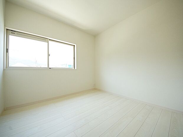 【同仕様写真(その他内観)】洋室4.5帖 お子さまの居室にちょうど良い広さです(同仕様)