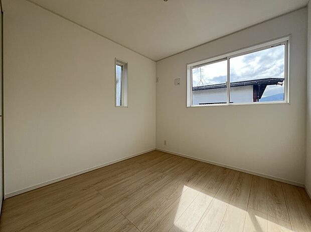 【洋室】洋室4.5帖 お子さまのお部屋としてもお使いいただけます(1号棟)