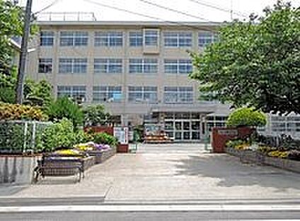 福岡市立周船寺小学校 650m(9分)