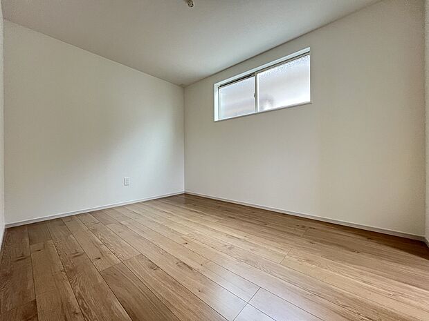 【洋室】洋室6帖　お子さまのお部屋としてもお使いいただけます