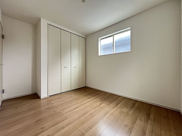 【洋室】洋室5.2帖　クローゼット収納付きの居室です