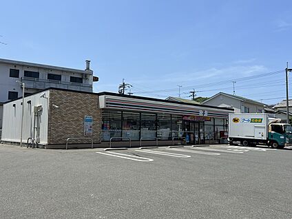セブン-イレブン 那珂川片縄西４丁目店 450m(6分)