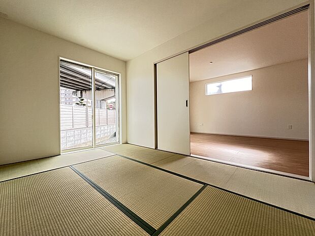 【同仕様写真(その他内観)】リビング続き間和室4.5帖 ホッと一息つける癒しの空間です(同仕様)
