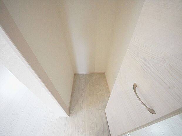 【同仕様写真(その他内観)】パントリー収納(同仕様)