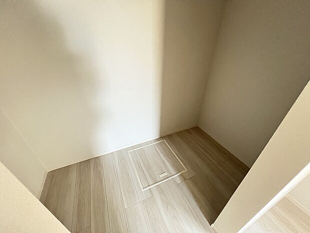 【同仕様写真(その他内観)】ウォークインクローゼット(同仕様)