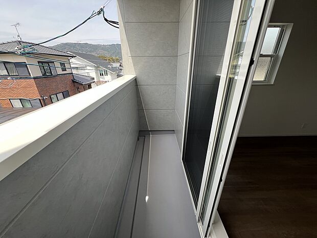 【バルコニー】洋室5.2帖からアクセス可能なバルコニー バルコニーは2面に設置(1号地)