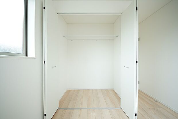 【同仕様写真(その他内観)】クローゼット収納(同仕様)