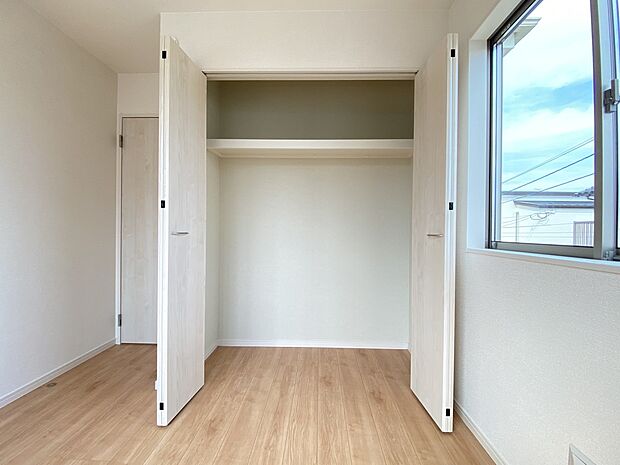 【同仕様写真(その他内観)】全居室収納完備(同仕様)