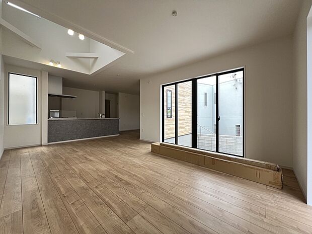 【リビング】LDK23.2帖　明るく開放的な居心地よい空間です