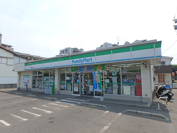 ファミリーマート 春日須玖南五丁目店（約800m・徒歩10分）