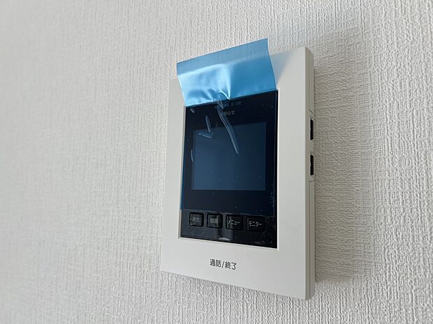【防犯設備】TVモニター付きインターホン　手放し通話ができ、  送話表示灯で送話・受話状態が確認できます