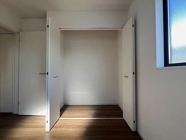 【同仕様写真(その他内観)】クローゼット収納(同仕様)
