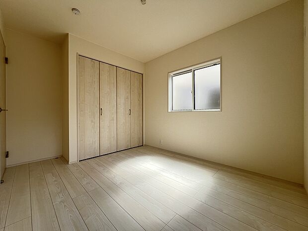 【洋室】洋室5帖 お子様のお部屋としてもお使いいただけます(2号棟)