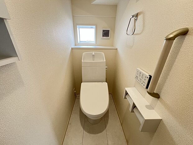 【トイレ】トイレは各階にご用意。ウォシュレット機能付き(2号棟)