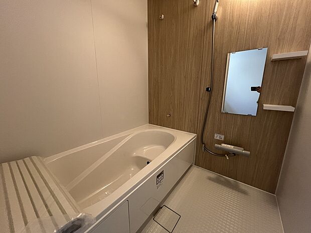 【浴室】1坪タイプのバスルーム！オートバスシステム、浴室暖房乾燥機付きで、いつでも快適にお過ごしいただけます