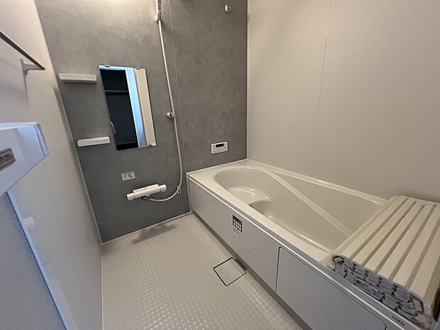 【浴室】1坪タイプのバスルーム!オートバスシステム、浴室暖房乾燥機付きで、いつでも快適にお過ごしいただけます (1号棟)