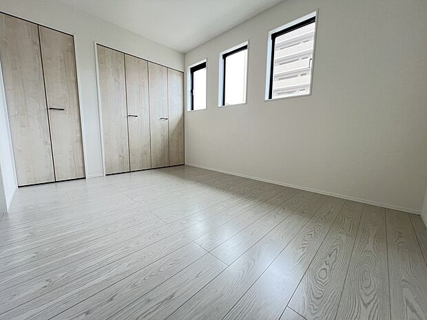 【洋室】洋室6帖　2面採光の明るい居室です