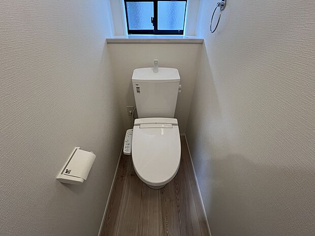 【トイレ】トイレは1.2階ともにございます　ウォシュレット機能付き