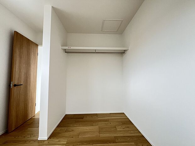 【同仕様写真(その他内観)】オープンクローゼット(同仕様)