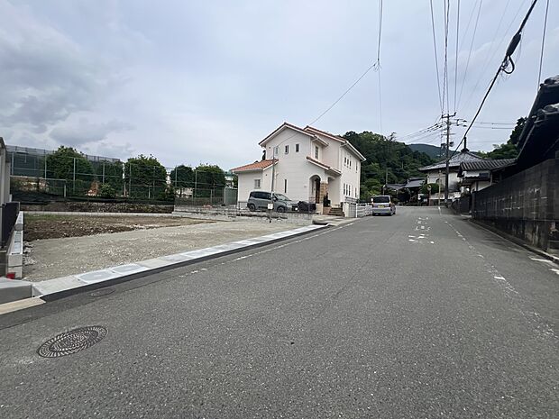 【前面道路含む現地写真】前面道路：西側8ｍ公道