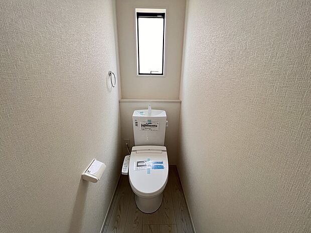 【同仕様写真(その他内観)】ウォシュレット付き高機能トイレ(同仕様)