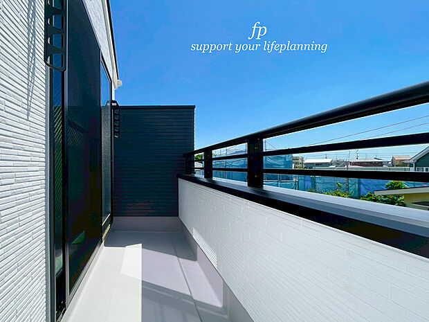 周辺は第一種低層住居専用地域。大小の公園が点在し快適な緑に恵まれたエリアで子育て家族にピッタリです。