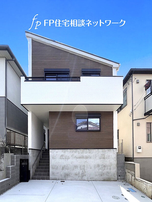 四季の移り変わりを感じられる贅沢な環境。緑に恵まれたエリアで、毎日のお散歩も気持ちよさそうです。自然に包まれた穏やかな暮らしができる住環境が整っています。