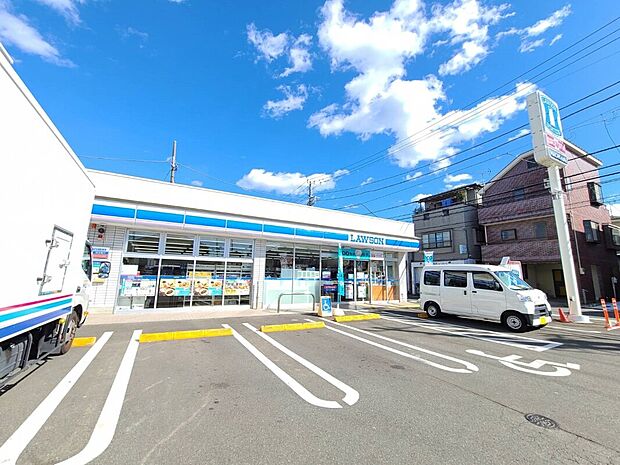「ローソン東区久保町」まで徒歩5分(約400ｍ)　コンビニが近くにあることで、急な買い物やちょっとした用事もストレスなく済ませられ、暮らしにゆとりが生まれます。
