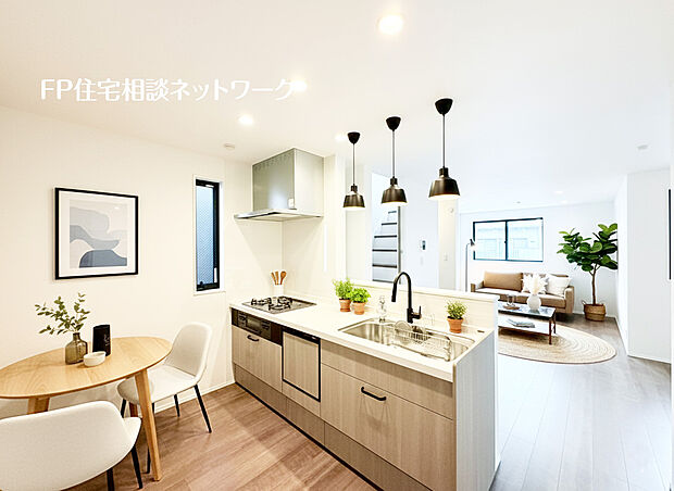 本画像はAIがCGで家具や小物作成しており、実際の現地に家具や小物は設置されておりません。また、販売価格に家具小物等は含まれておりません。