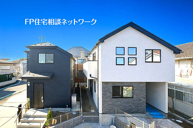 第一種低層住居専用地域の良好な住環境が保たれたエリア。低層の一戸建てを中心とした街並みが整然と続き、周辺は高い建物が建っていないので、採光や開放性に恵まれています。