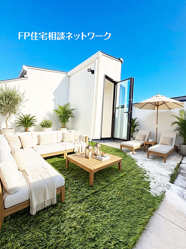 多用途にご利用いただけるルーフバルコニー。ご家族憩いの場としてご利用いただけます。※本画像はAIがCGで家具作成しており実際は家具は設置されておりません。また、販売価格に家具等は含まれておりません。