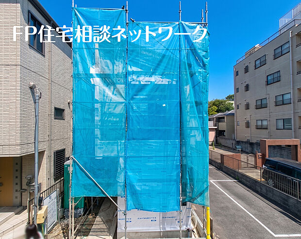 見渡す限りの青空と、明るい日差しに包まれた風景です。スッキリと開けた美しい視界から、この場所に生まれる新しい暮らしへの期待が高まります。