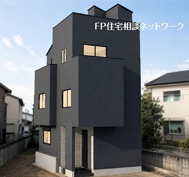 洗練されたブラックファサードが街並みに映える都市型デザイン住宅。光と開放感を巧みに取り込み、プライバシーにも配慮した設計が、家族の時間を心地よく彩ります。住まうほどに誇らしさが深まる、上質な一邸です。