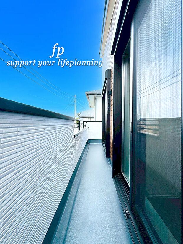 【子育てしやすい環境】閑静な住宅地で子育て家族にピッタリ。毎日のお散歩も快適な緑に恵まれたエリアで、自然に包まれた穏やかな暮らしを実現するための、ゆとりある住環境が整っています。