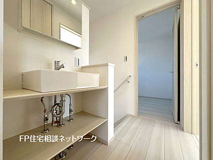 お洒落さと実用性を兼ね備えたセカンド洗面台