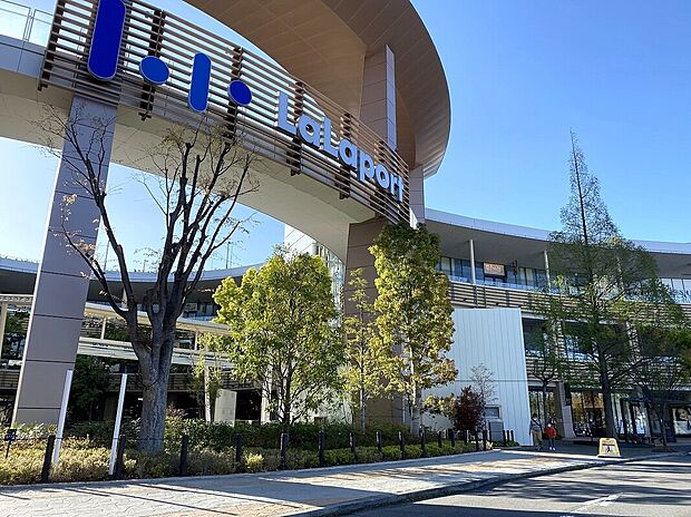 ららぽーと横浜（約2,400m）