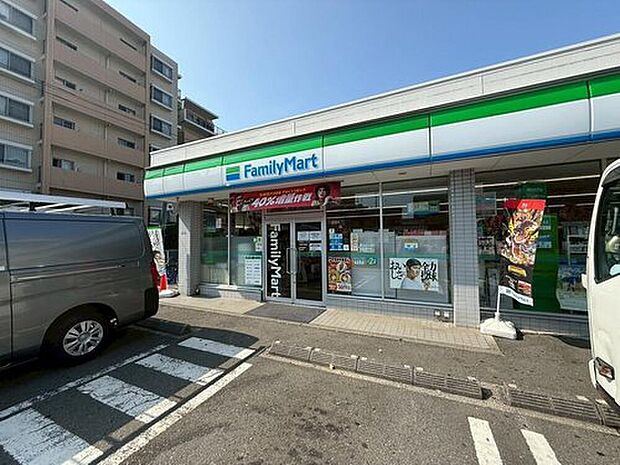 ファミリーマート川崎中瀬店（約350m）