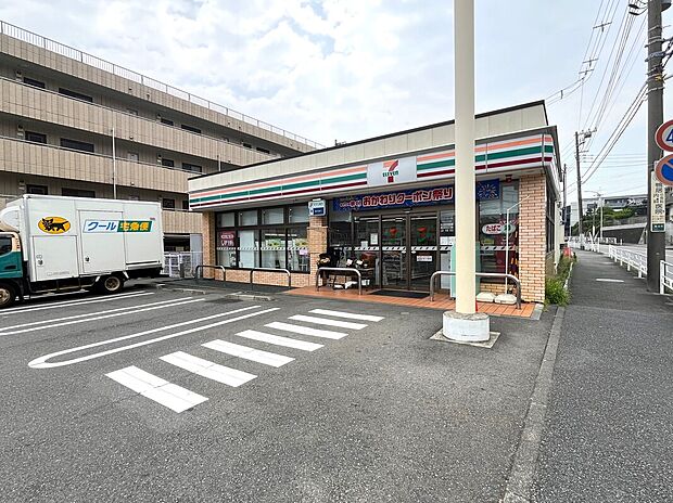 セブンイレブン横浜菅田町店（約80m）
