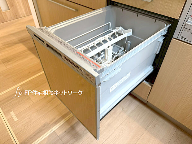【食器洗浄乾燥機】あったらいいなの代表的な設備である食洗機。ビルトイン型なので、おさまりもよく、使い勝手も良好です。