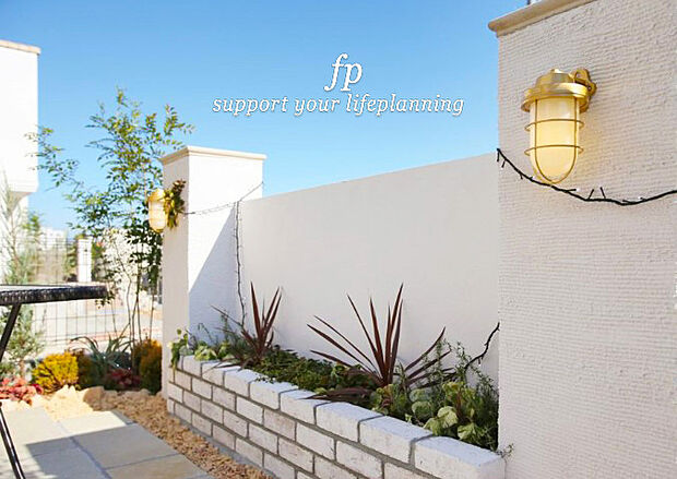 【【建物プラン例】~ヨーロピアンスタイルの家】ヨーロッパの街並みを連想させるスタイリッシュな外観。