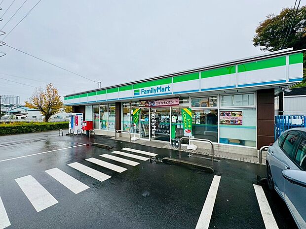 ファミリーマート 都筑インター店（約550m）
