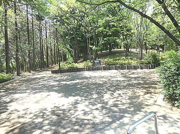 新石川公園（約600m）
