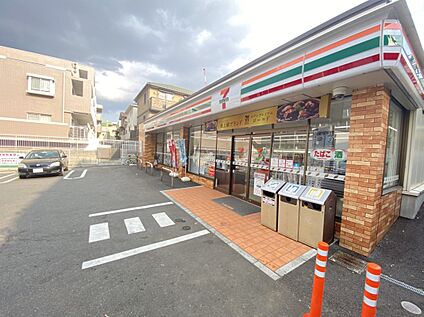 セブンイレブン横浜梅が丘店 450m