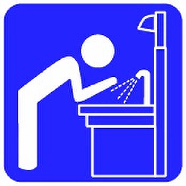 【三面鏡仕様の洗面化粧台】ゆとりの洗面スペースで朝の身支度も快適スムーズに。三面鏡で髪のセットやお化粧もストレスなくこなせ、朝から気分良く通勤通学に向かえそうですね！鏡の裏にはたっぷりと収納スペースを標準装備！