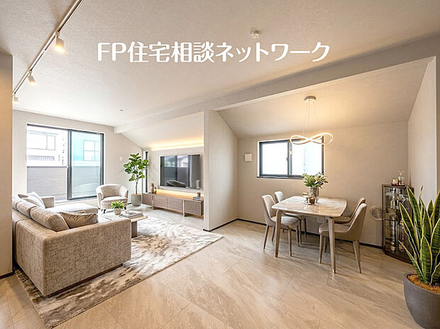 【大きな窓から光が降りそそぐ広々リビング】家族と過ごす時間を大切にしたい方にぴったりのゆとりある住空間です。窓からの日差しがリビングの隅々までしっかりと届きます。～画像の家具等はAIイメージです。
